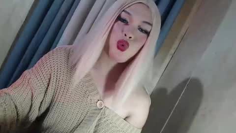 DANIELLA - DONT FORGET TO GIVE ME A THUMBSU UP online show from May 2026 04:07:01 AM