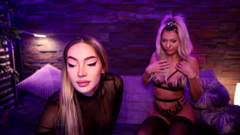 Carmina online show from October 2025 10:59:02 PM