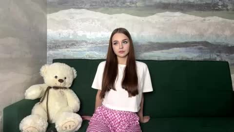 Snapshot of farahmantifel chatting on November 2025 12:37:02 PM Anna Scovich online show from November 2025 12:37:02 PM