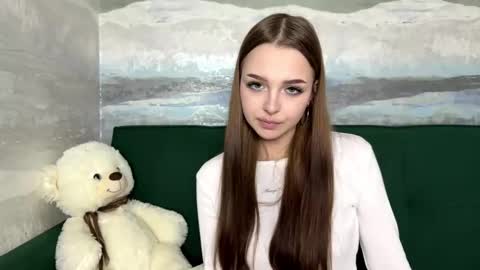 Snapshot of farahmantifel chatting on November 2025 11:31:02 AM Anna Scovich online show from November 2025 11:31:02 AM