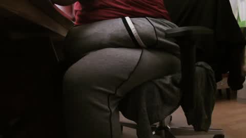 Snapshot of fat_bubble chatting on January 2025 04:43:02 PM Fat Bernd online show from January 2025 04:43:02 PM