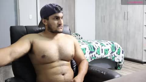 fatherfly001 online show from April 2026 09:39:33 PM