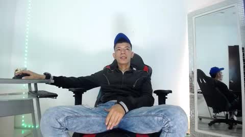 Favel Gomez online show from December 2024 01:03:01 PM