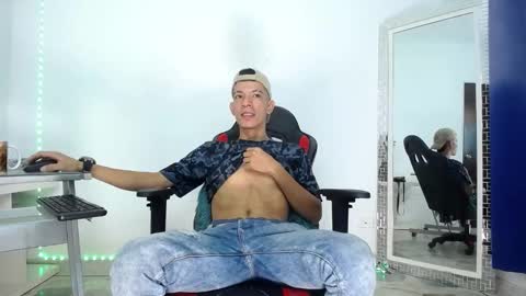 Favel Gomez online show from December 2024 01:28:01 PM