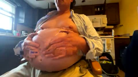 Snapshot of feedmyhugebelly chatting on April 2026 08:32:01 PM feedmyhugebelly online show from April 2026 08:32:01 PM