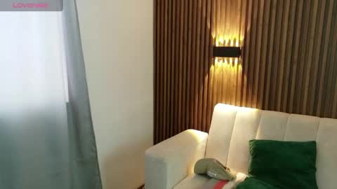 Feelena online show from May 2026 02:37:01 PM