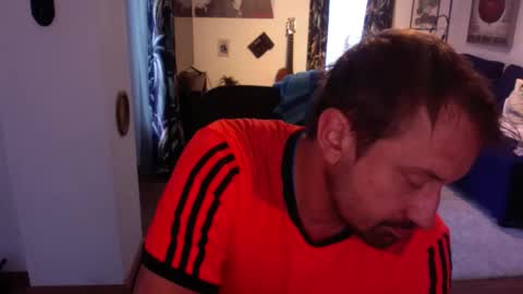 Snapshot of feetkissboy chatting on September 2025 06:47:02 AM feetkissboy online show from September 2025 06:47:02 AM