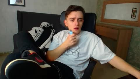 Snapshot of felixstark chatting on December 2025 04:50:01 AM FelixStark online show from December 2025 04:50:01 AM