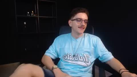 Snapshot of felixstark chatting on June 2026 04:43:02 AM FelixStark online show from June 2026 04:43:02 AM