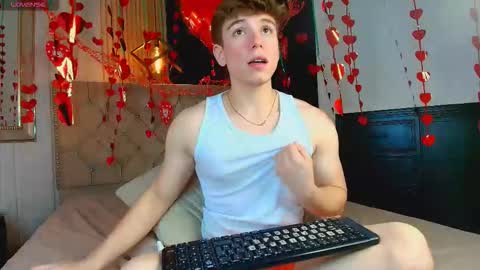 Femboy Max online show from September 2025 12:38:02 PM