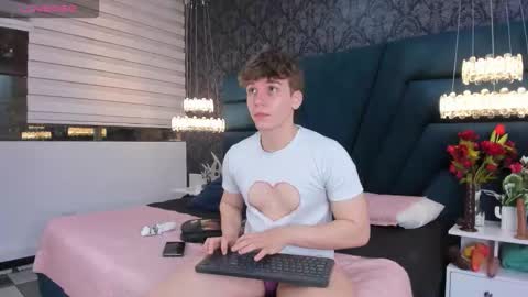 Femboy Max online show from February 2026 11:32:02 AM