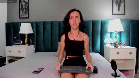 Snapshot of fenix_karoll chatting on January 2025 07:07:02 PM Karol online show from January 2025 07:07:02 PM