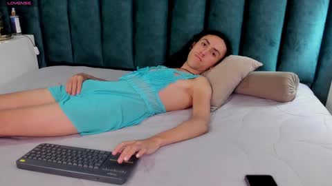 Snapshot of fenix_karoll chatting on January 2025 12:27:01 AM Karol online show from January 2025 12:27:01 AM