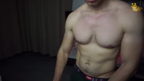 Snapshot of feral_fk chatting on December 2024 09:28:01 PM Feral Fucker online show from December 2024 09:28:01 PM