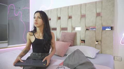 fernanda_thail_ online show from April 2026 07:44:02 PM