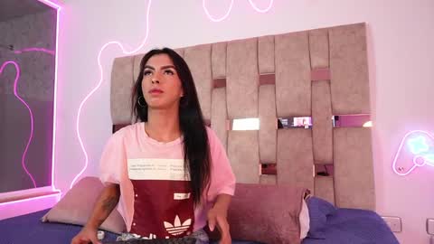 fernanda_thail_ online show from April 2026 07:41:01 PM