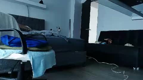 Samuel online show from April 2026 12:01:01 PM