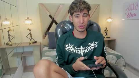 FER PHOENIX online show from December 2025 03:23:01 AM