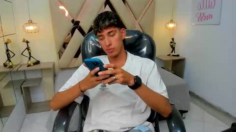 FER PHOENIX online show from February 2026 04:00:02 AM