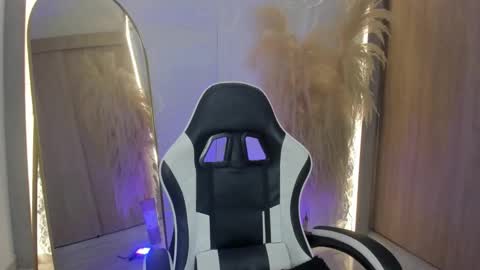 Fer  online show from January 2026 01:08:01 AM