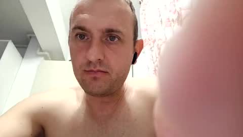 Snapshot of figonik chatting on October 2025 05:42:02 AM Nick online show from October 2025 05:42:02 AM