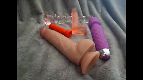 Tiffany Tay online show from October 2025 04:54:01 AM