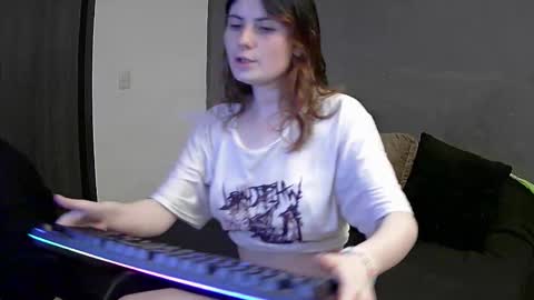 Alice and Max online show from October 2025 02:44:01 AM