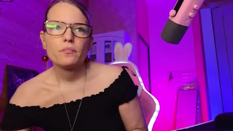 Snapshot of findom_lady_shine chatting on June 2026 06:13:01 PM Lady online show from June 2026 06:13:01 PM