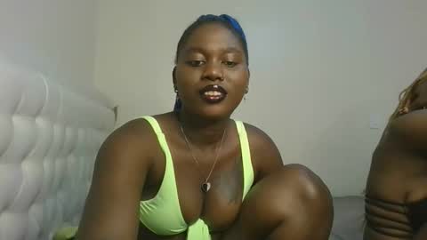 Snapshot of fine_melanie chatting on November 2025 04:23:02 AM melanie online show from November 2025 04:23:02 AM