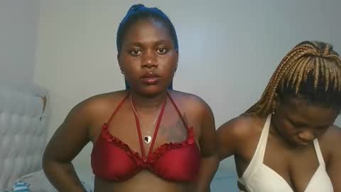 Snapshot of fine_melanie chatting on December 2025 01:04:02 AM melanie online show from December 2025 01:04:02 AM