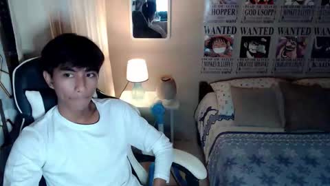 Snapshot of fineboii_rey18 chatting on April 2026 04:44:01 PM fineboii_rey18 online show from April 2026 04:44:01 PM