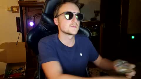 FingerExpert online show from September 2025 08:32:02 PM