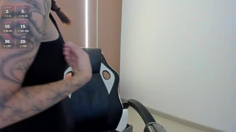 F I O R E L L A  online show from November 2025 07:47:01 PM