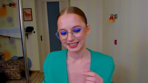 fire_luna online show from October 2025 01:12:01 PM