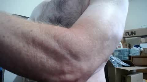 Snapshot of fitshow75 chatting on September 2025 11:34:01 AM  Links in Bio below online show from September 2025 11:34:01 AM