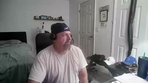 Snapshot of flaguy3233 chatting on December 2025 06:19:02 AM Florida guy online show from December 2025 06:19:02 AM