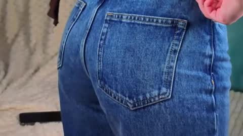 Amelia online show from April 2026 01:22:01 AM