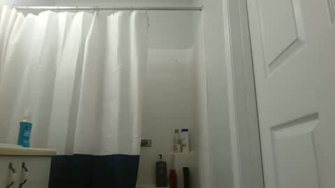 Snapshot of flboyz chatting on October 2025 02:19:01 AM The Rain-Bro online show from October 2025 02:19:01 AM