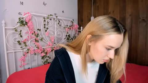 Amina online show from November 2025 01:22:02 PM