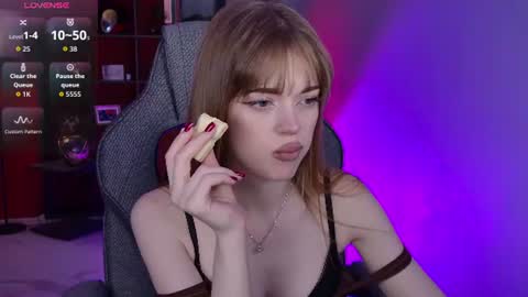 Flexyfoxy online show from June 2026 03:18:01 PM