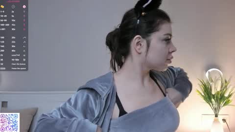 Doloras online show from December 2025 06:17:02 AM