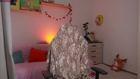 Snapshot of flonodo chatting on November 2025 11:30:01 AM Eliza online show from November 2025 11:30:01 AM