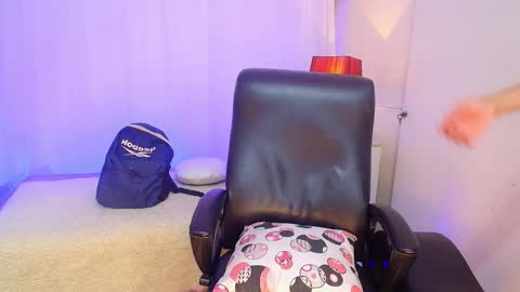 Snapshot of flor_salvaje1 chatting on February 2026 06:14:01 PM F L O R online show from February 2026 06:14:01 PM