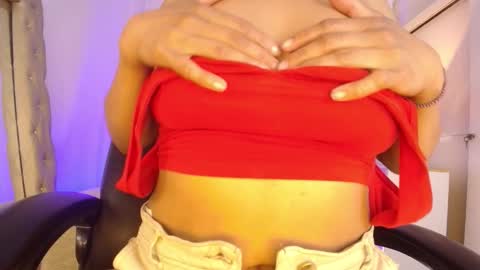 Snapshot of flor_salvaje1 chatting on February 2026 11:20:01 PM F L O R online show from February 2026 11:20:01 PM