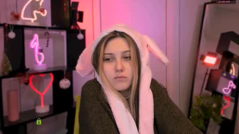 flora_nyx online show from January 2026 06:18:01 AM