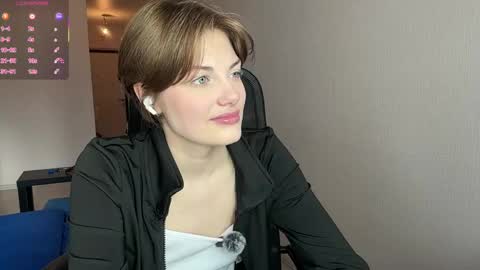 Snapshot of florenceheatly chatting on June 2026 10:18:02 AM Flora online show from June 2026 10:18:02 AM
