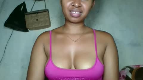 florencia011 online show from November 2025 06:07:02 PM