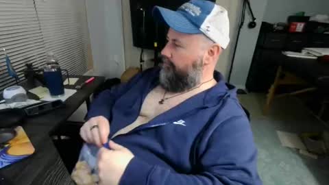 Snapshot of floridabearlive chatting on November 2025 11:50:01 PM FloridaBearLive online show from November 2025 11:50:01 PM