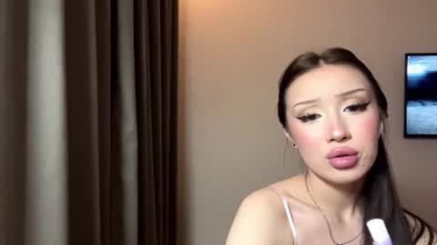 Snapshot of florinebolevice chatting on June 2026 09:25:01 PM Lucy online show from June 2026 09:25:01 PM