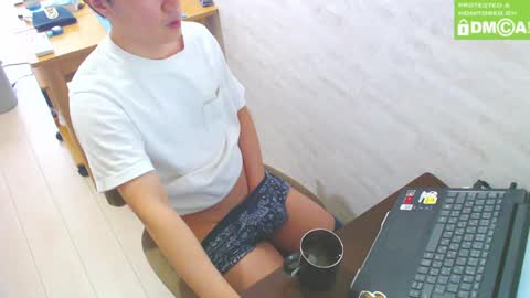 Snapshot of flowerbox chatting on January 2025 01:43:01 AM flowerbox online show from January 2025 01:43:01 AM